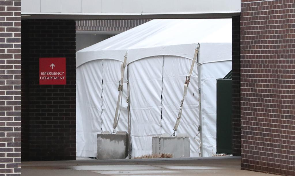 Genesis Opens Emergency Coronavirus Tent Local Muscatinejournal Com