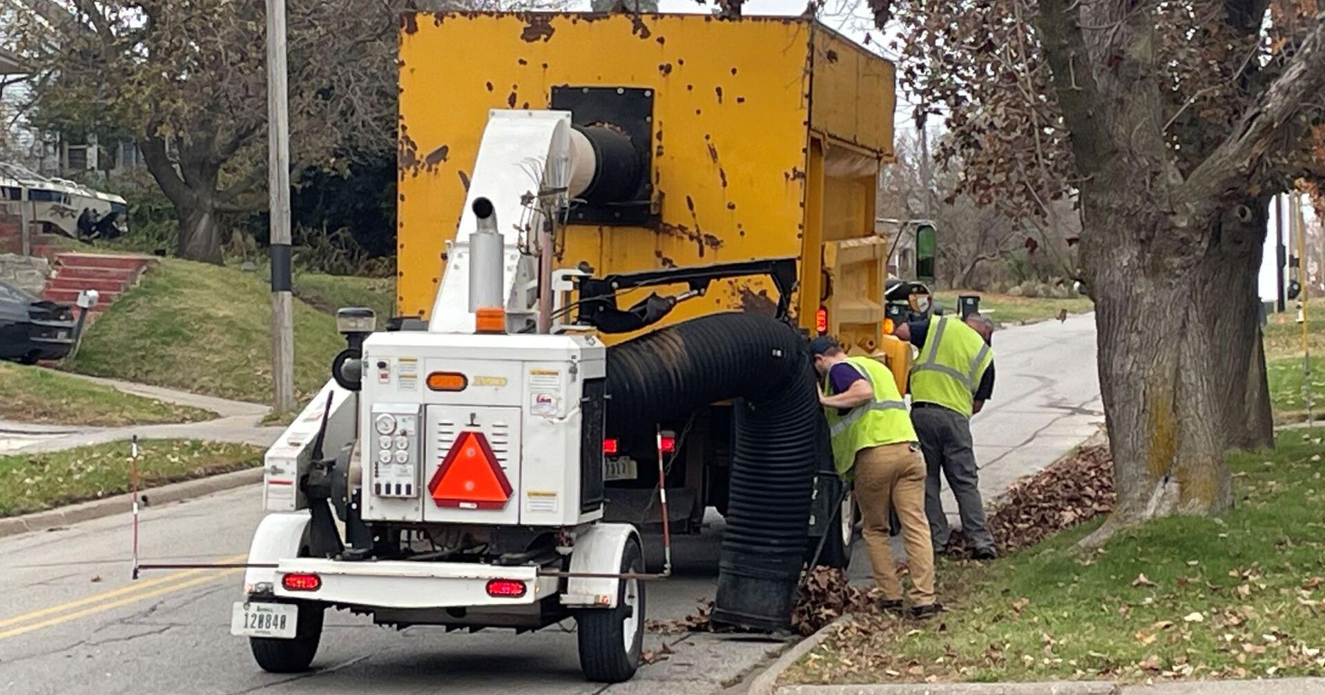 Dept. of Public Works to hold only one round of leaf collecting next Monday - Vimarsana News