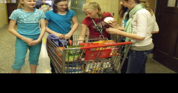 Students feeding students -- Central middle schoolers help fight hunger