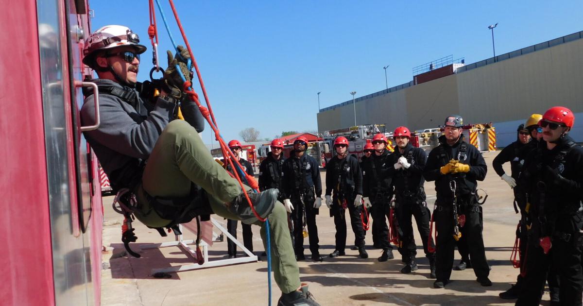 Firefighters learn the ropes during rescue course | | muskogeephoenix.com