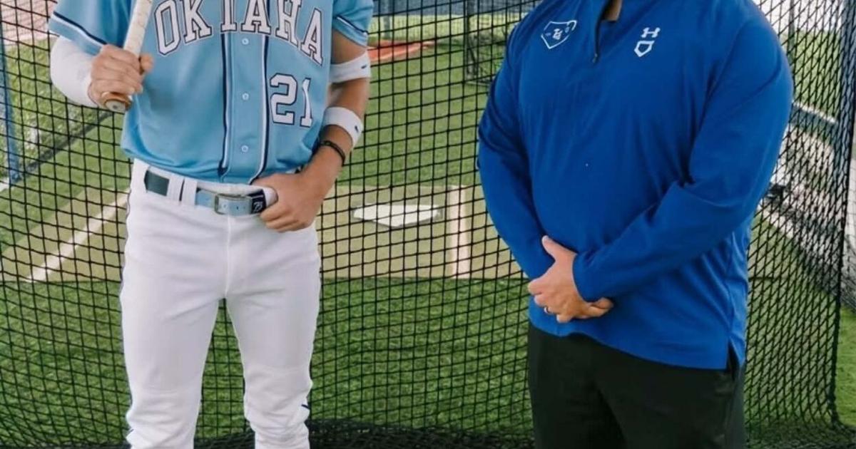 Oktaha_s Nic Tolbert and Haskell coach John Neal.jpeg