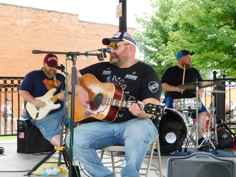 Fort Gibson residents take a day to relax, share News