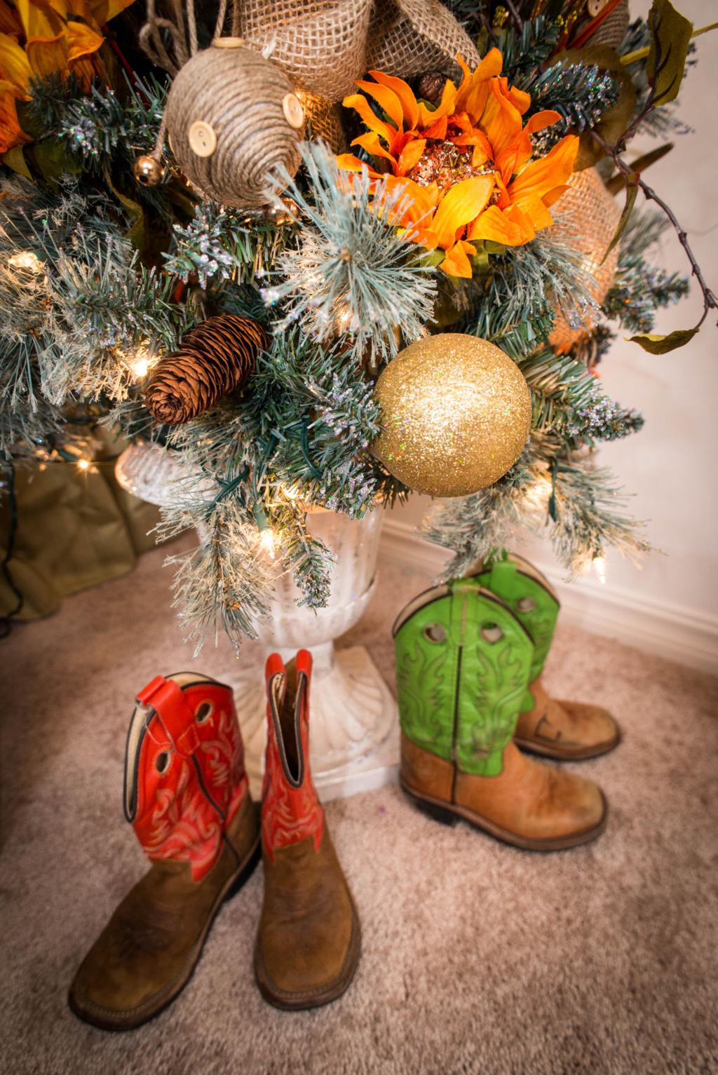 HELPING FOR THE HOLIDAYS — Christmas home tours help support ...