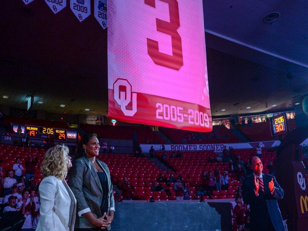 Ou Women S Basketball Courtney Paris Returning As Oklahoma