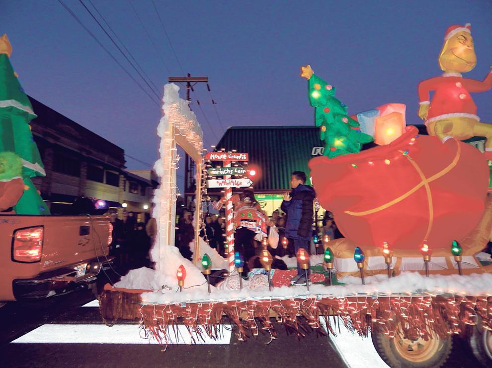 Parade puts people in Christmas spirit News