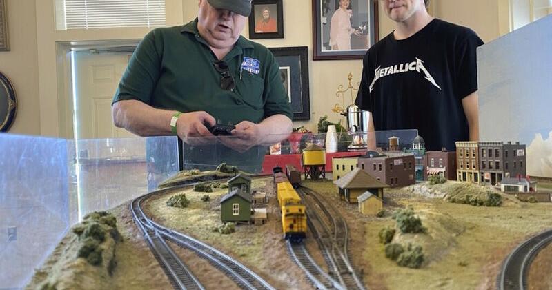 Model trains pulling into Three Rivers Museum | Lifestyles ...