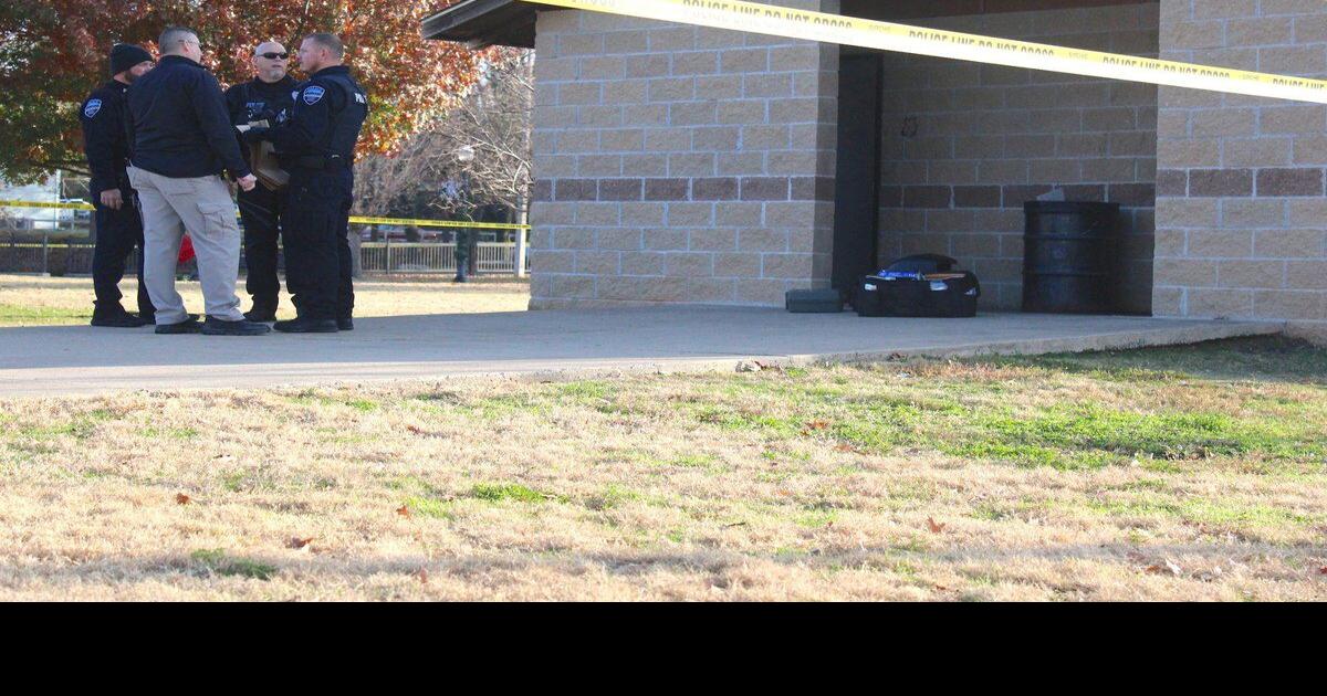 Man's body found in women's restroom at Tahlequah park News