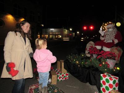 Fort Gibson Christmas Parade 2022 Fort Gibson Kicks Off Holiday Season With Shop Fort Gibson First Event |  News | Muskogeephoenix.com