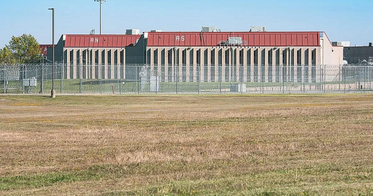 Oklahoma inches closer to eliminating private prisons - Vimarsana News