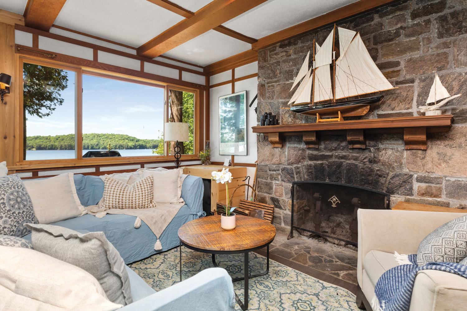 Boathouse property on Lake of Bays comfortably sleeps over 20 people