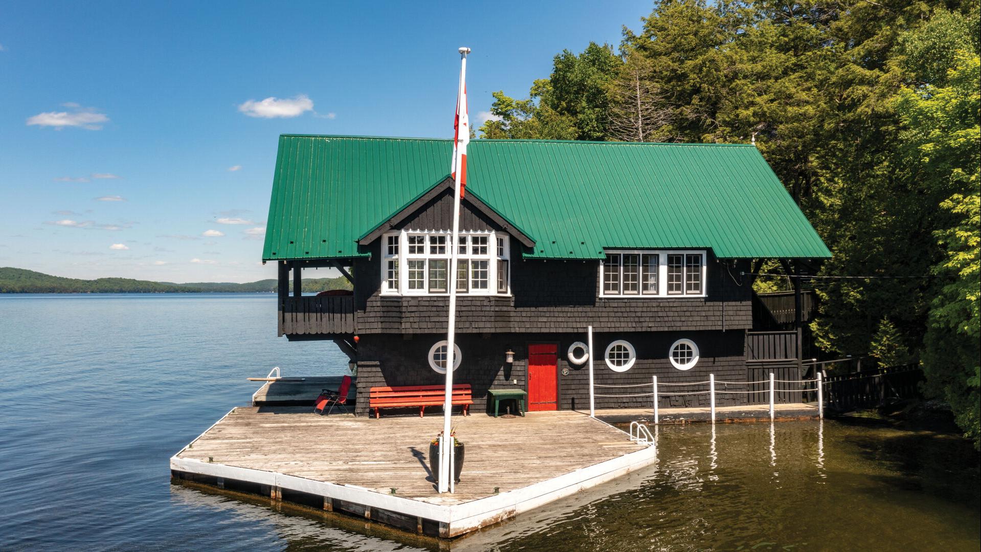 Boathouse property on Lake of Bays comfortably sleeps over 20 people