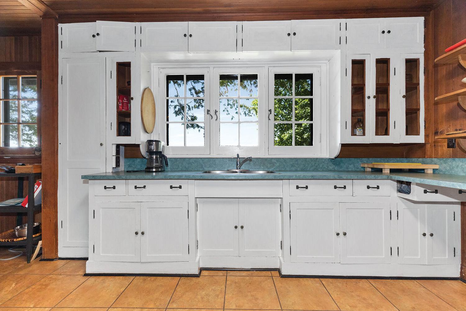 Boathouse property on Lake of Bays comfortably sleeps over 20 people