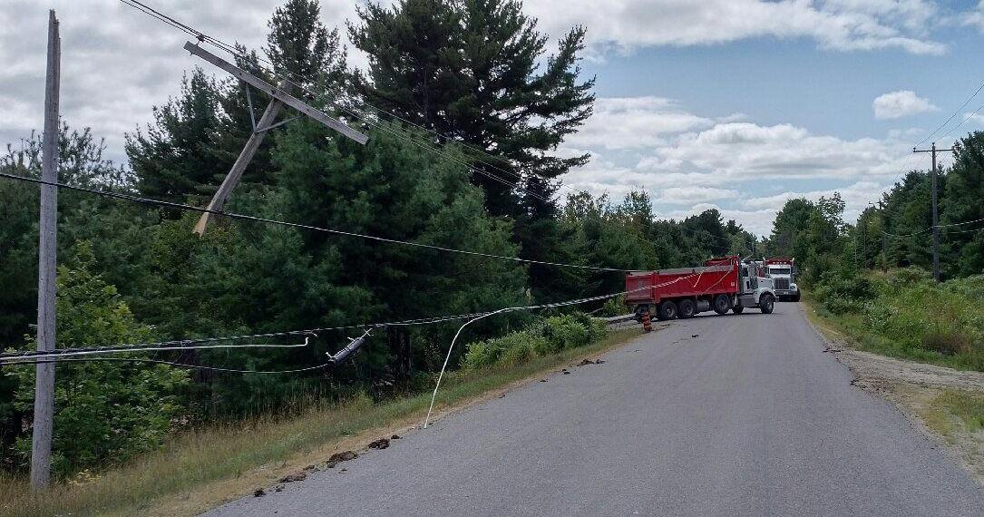 UPDATE: Dump truck takes down hydro poles in Gravenhurst