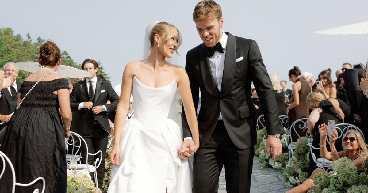 Muskoka Region‘Breathtaking’: Muskoka luxury rental group helps set the scene for Connor
McDavid’s ‘majestic’ Old Woman Island weddingNHL superstar Connor McDavid and his now wife Lauren Kyle landed on the
“breathtaking” Old Woman Island on Lake Muskoka as the venue for....Aug 15, 2024 Muskoka Region‘Breathtaking’: Muskoka luxury rental group helps set the scene for Connor
McDavid’s ‘majestic’ Old Woman Island weddingNHL superstar Connor McDavid and his now wife Lauren Kyle landed on the
“breathtaking” Old Woman Island on Lake Muskoka as the venue for....Aug 15, 2024