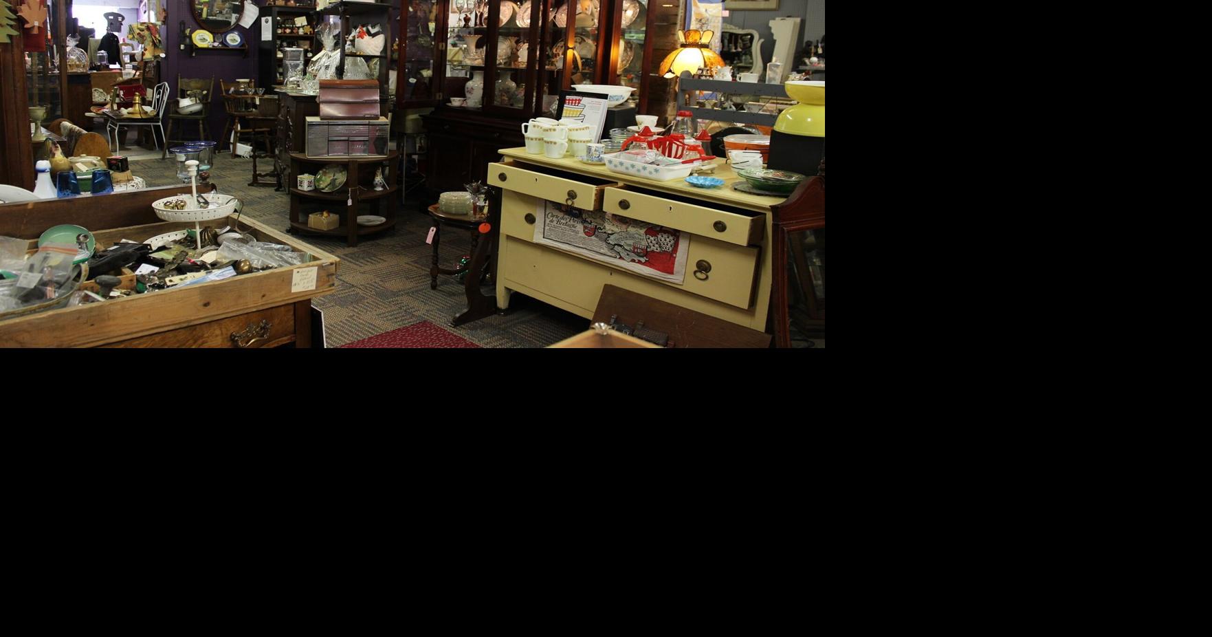 What's going on here? Gravenhurst's Muskoka Retro antiques store closing