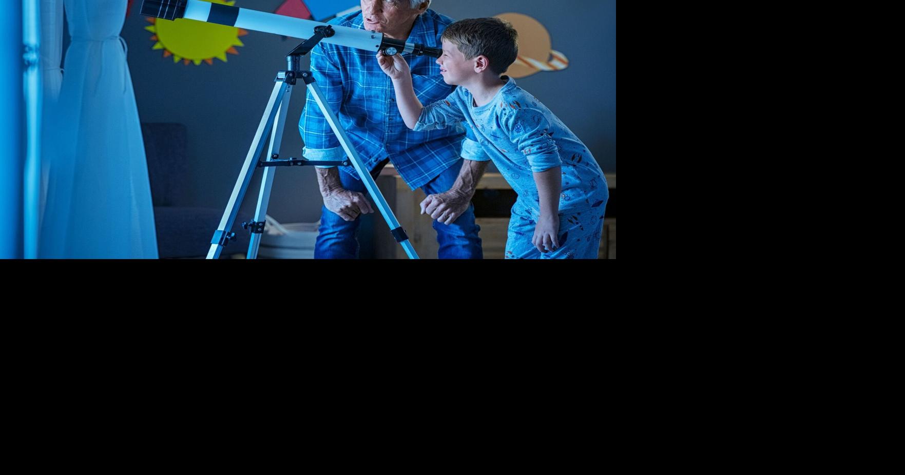 Astronomy experts weigh in on a string of lights spotted in the night ...
