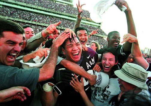 Former Aggie linebacker Dat Nguyen inducted into CFB Hall of Fame