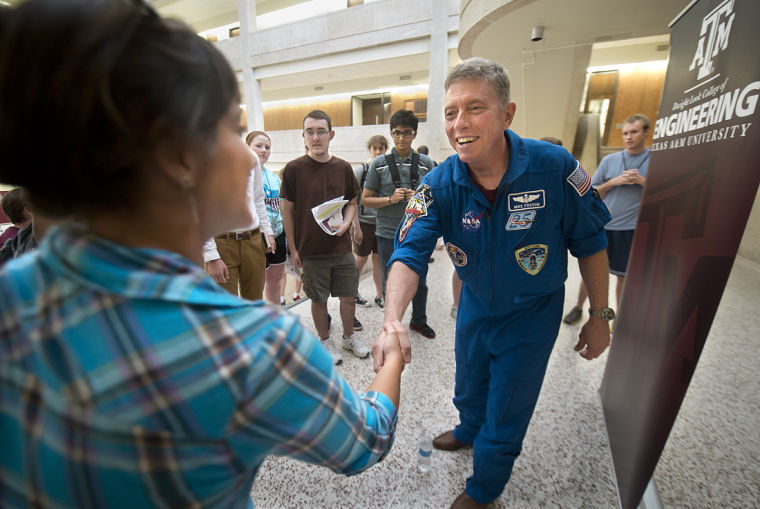 Mike Fossum meets students