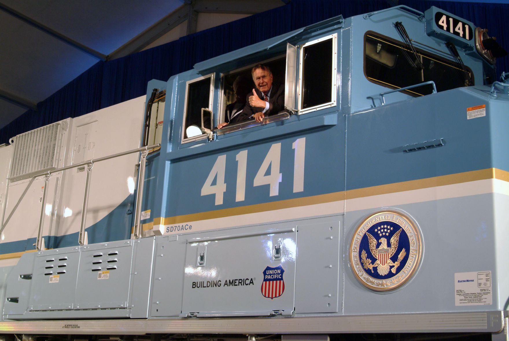 ●THE COALITION / WE'RE 〜 An echo of history as Locomotive 4141 carries George H.W.