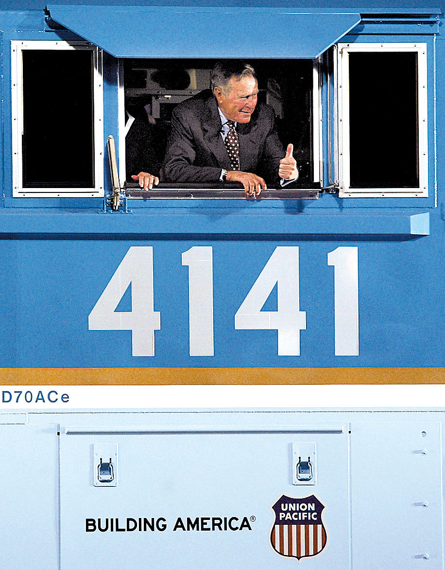 ●THE COALITION / WE'RE 〜 An echo of history as Locomotive 4141 carries George H.W.