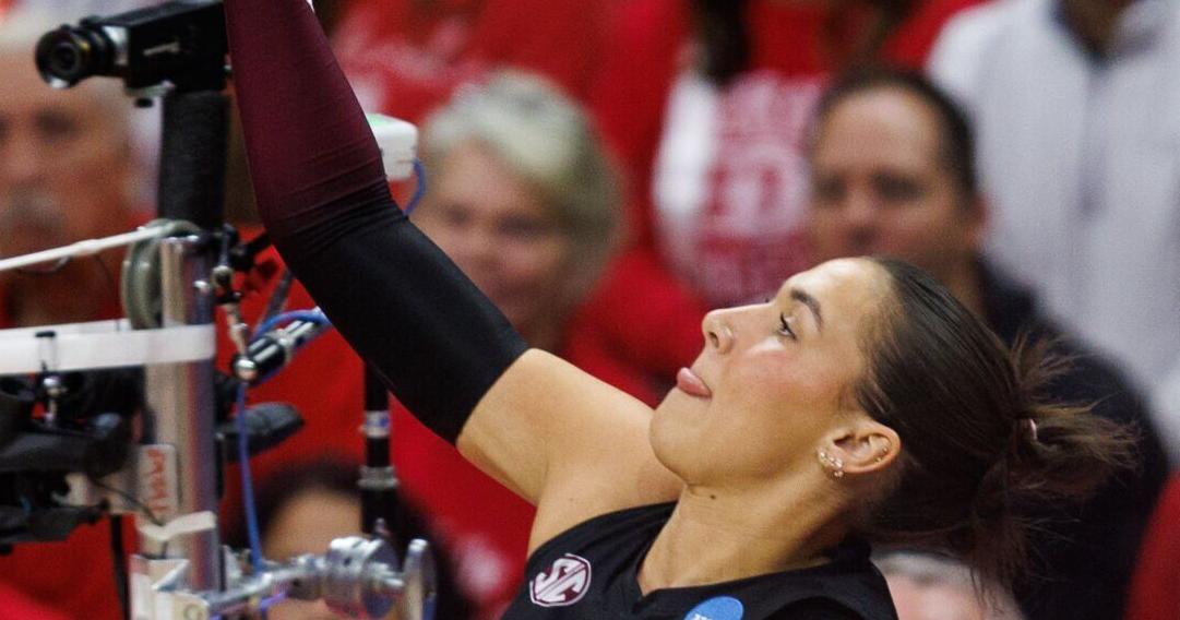 Lednicky signs professional contract with Houston team