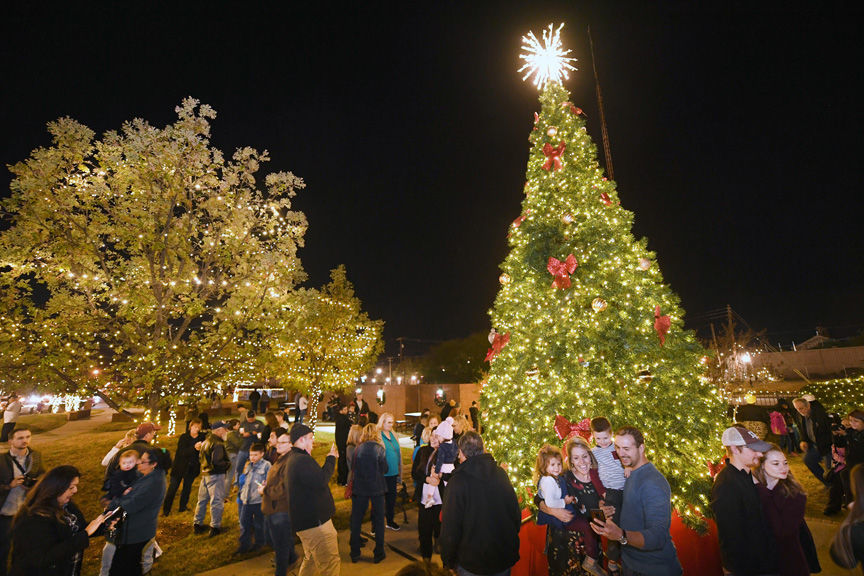 Downtown Bryan marks start of Christmas season with Lights On! event