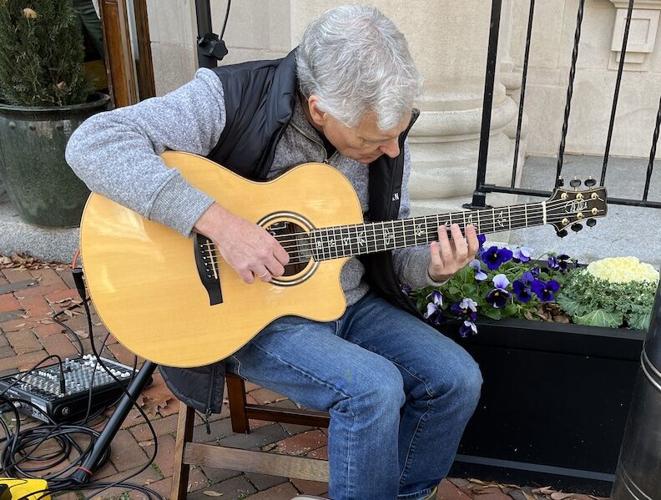 Art Walk fosters holiday shopping Arts