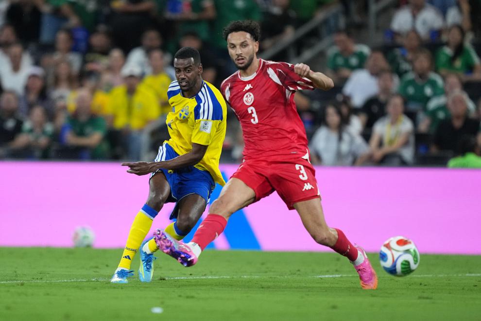 CORRECTION Tunisia Sweden WCup Soccer