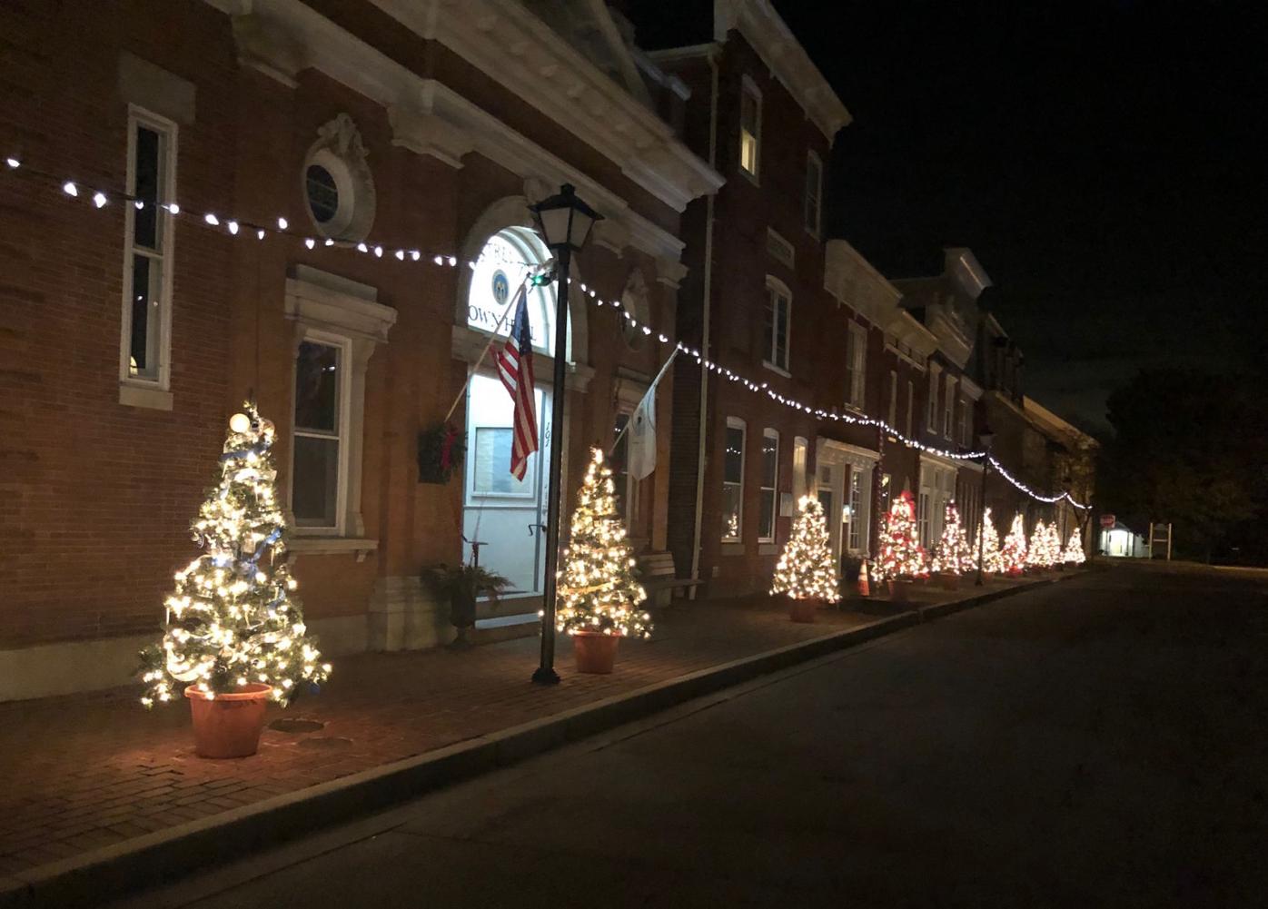 Christmas Tree Decorating Contest 2020