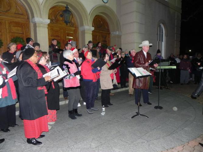 Holiday season begins in Dorchester with Cambridge tree lighting