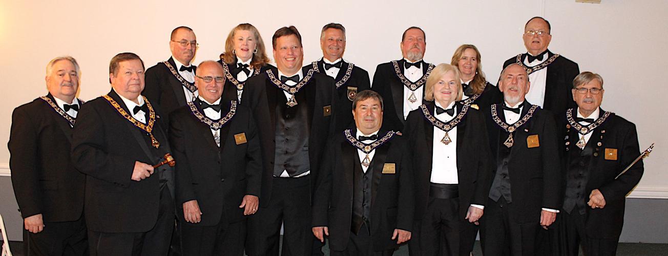 KI Elks install new officers Spotlight