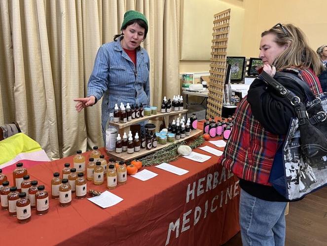 Art Walk fosters holiday shopping Arts