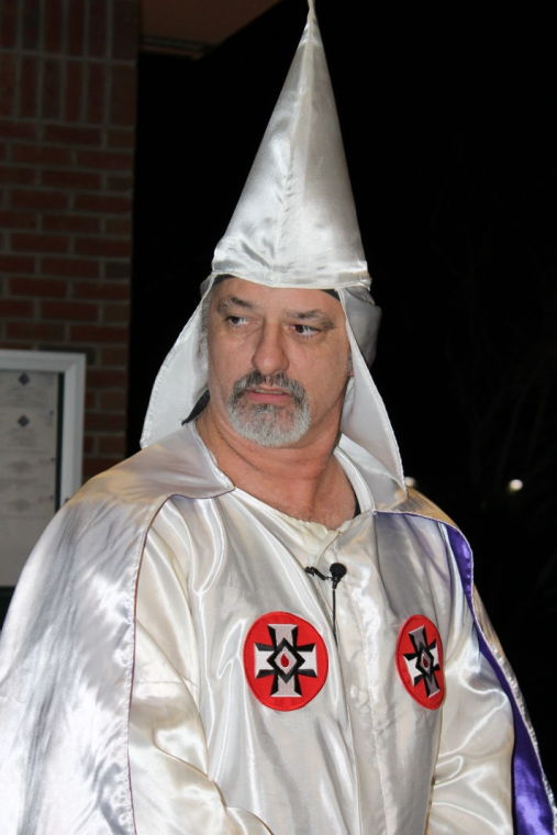 Residents turn out to oppose Klan meeting in Elkton | Kent County