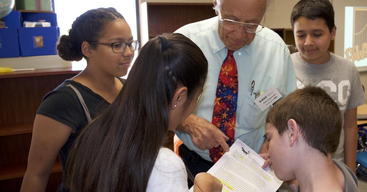 Town and Country School sixthgraders Tasiana Laureano, Vanessa