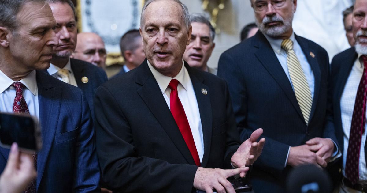 Trump Pick Wins GOP Nomination to Challenge Arizona Governor