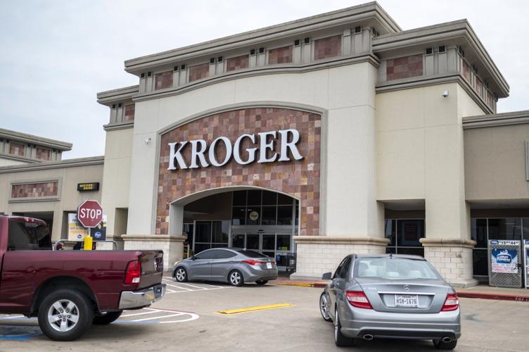 Kroger says no Fred Meyer stores to be sold to win merger approval 