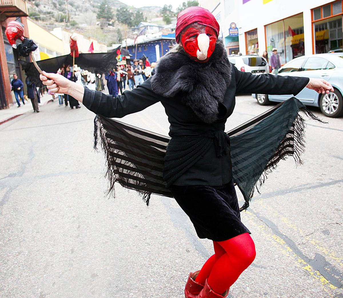 Return Of The Turkey Vultures Comes To Bisbee Cochise County A E Myheraldreview Com
