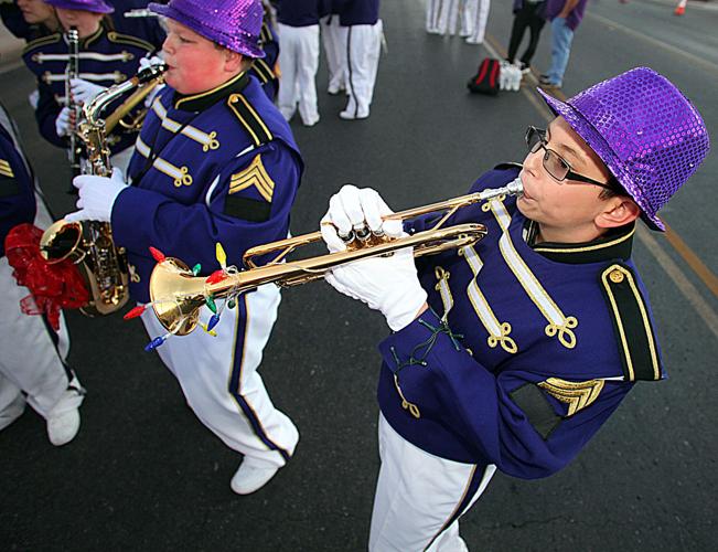 Holiday light parade ushers in season in Sierra Vista Local News