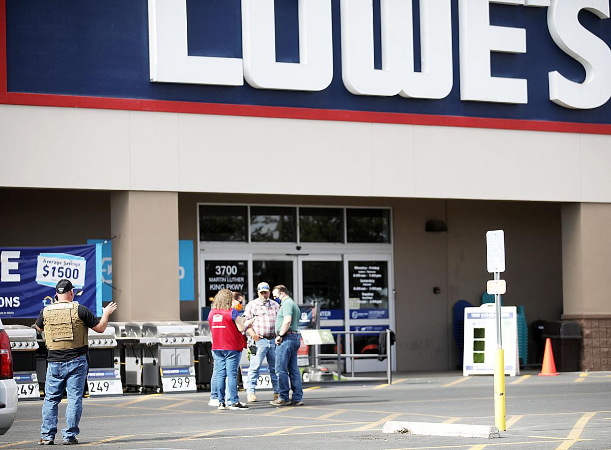 UPDATE Suspect caught in nearby hotel following Lowe's evacuation