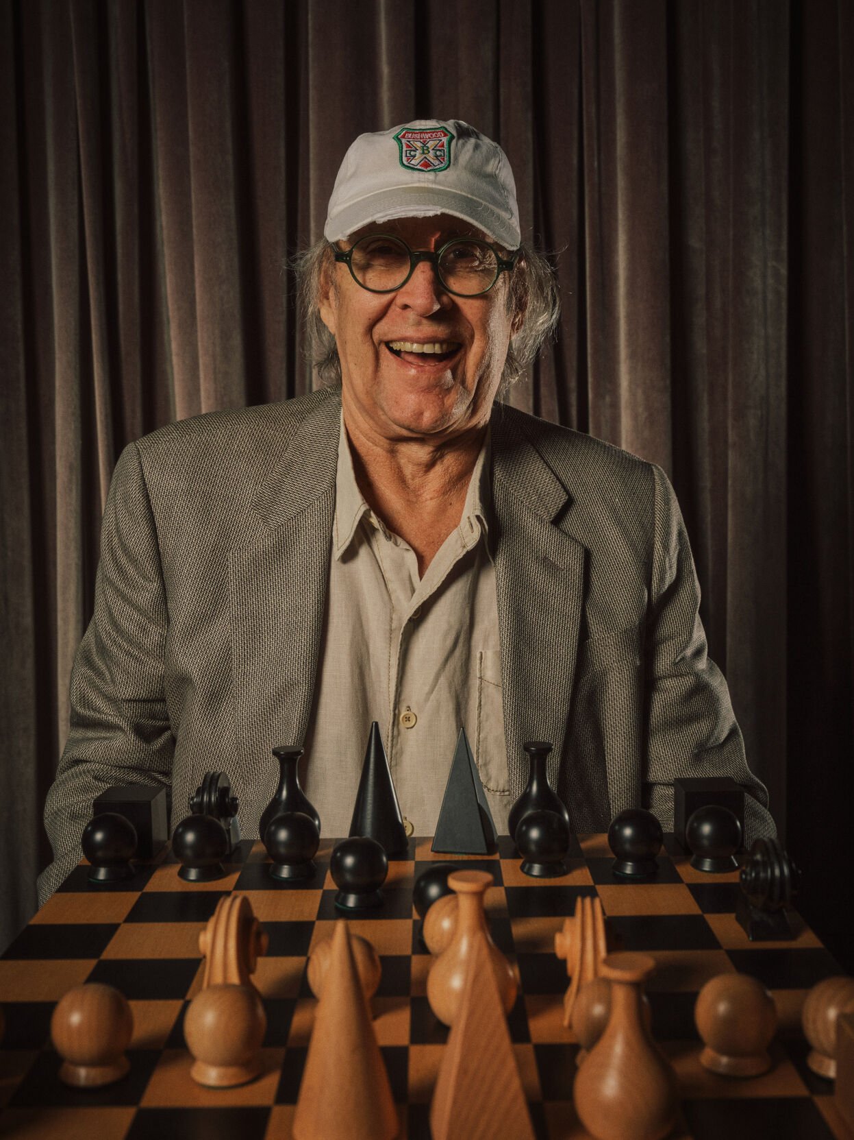 Joel McHale Is Going to Play Chevy Chase in a Netflix Movie, More Proof  We're Not in the Darkest Timeline, image size:1247x1663