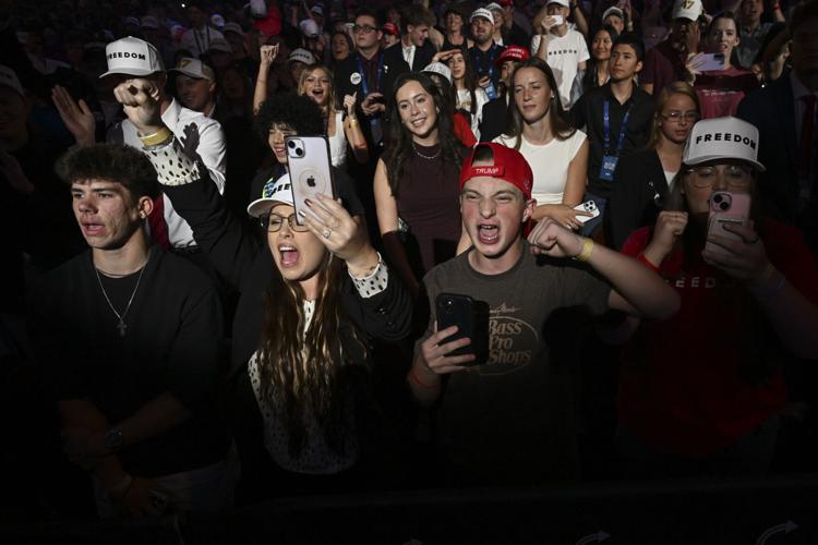 In Phoenix, Trump Eyes Lower Gas Prices and Frets About the Midterms — BIGNEWS — ERYU PROJECT