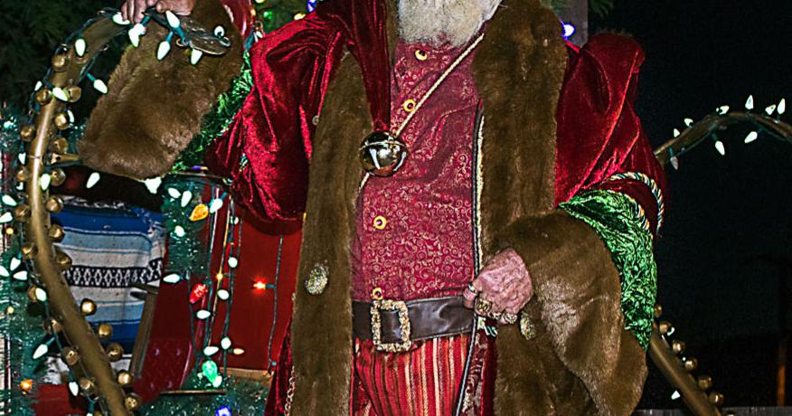 Giddy up, Santa: Tombstone gets on its holiday duds, welcomes the big ...