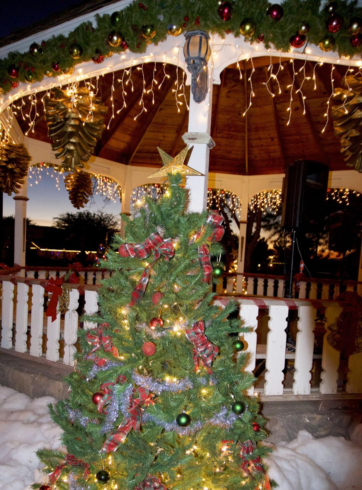 Bisbee, Tombstone celebrate Christmas with lights! | Gallery