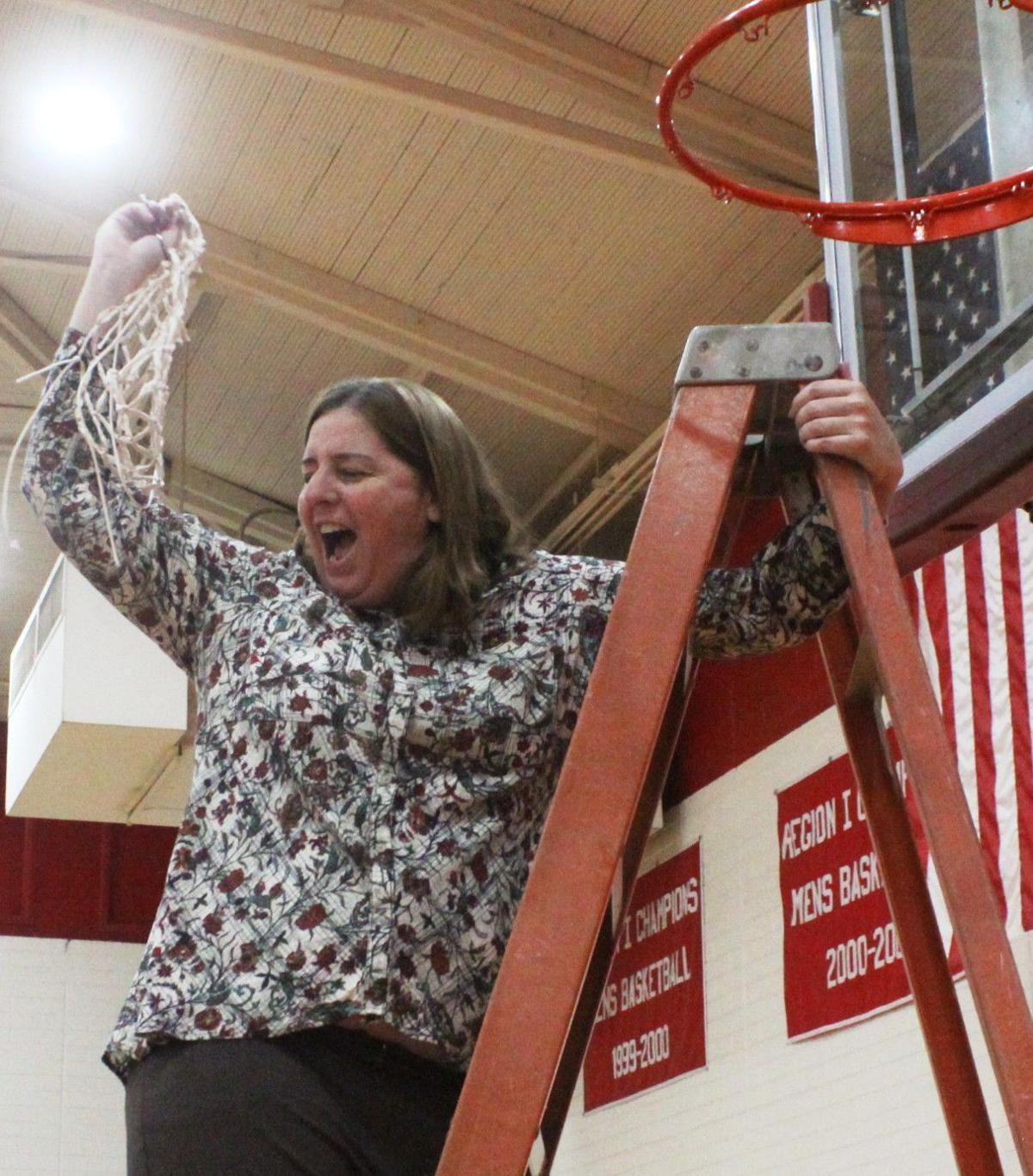 Opat Replaces Hughes As Women S Basketball Coach At Cochise