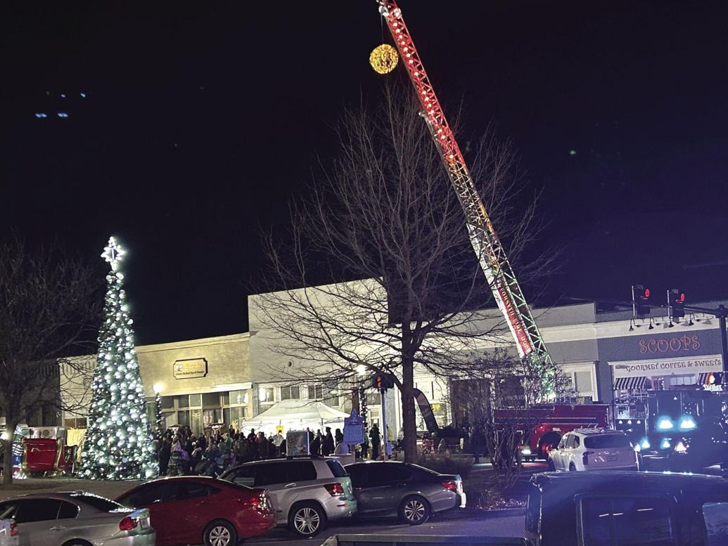 Big crowd rings in 2024 with Forsythia Ball drop News