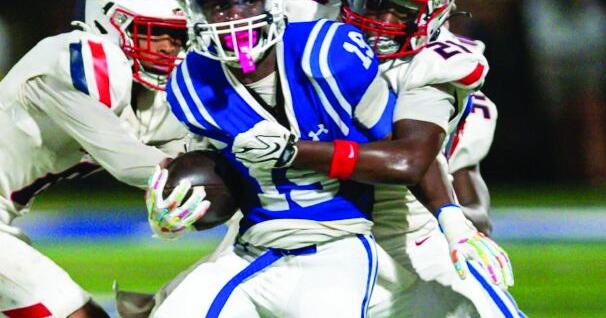 Gryphons stay perfect, roll past Southwest 35-14