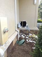 Thieves cut hole in United Bank wall