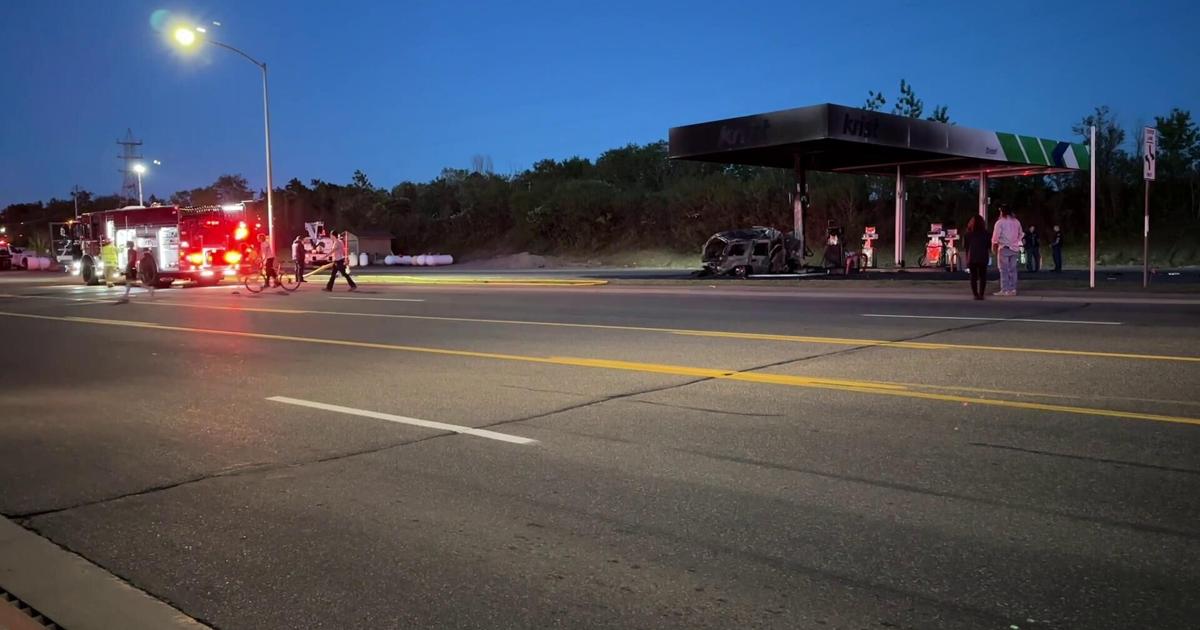Crash at gas station prompts closure of US-41 in Negaunee