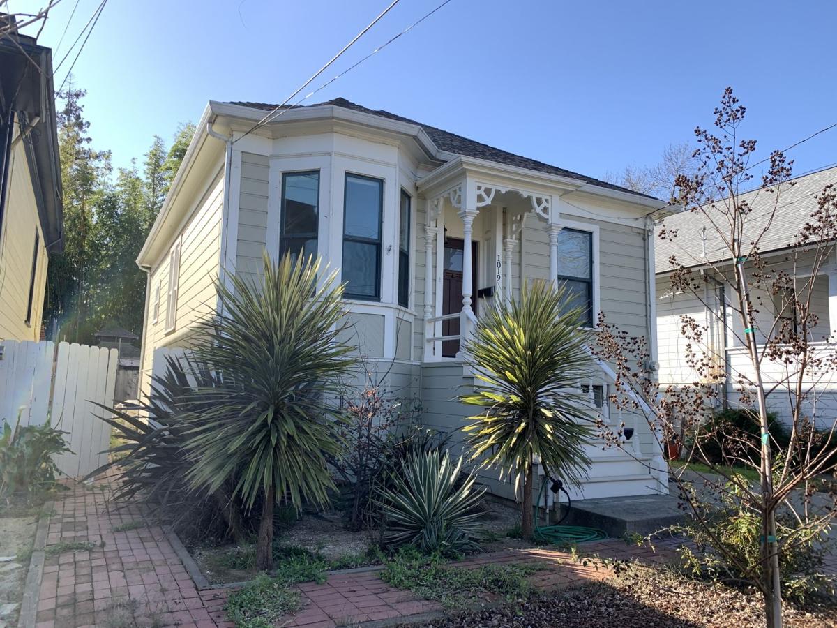 1019 Oak St.
