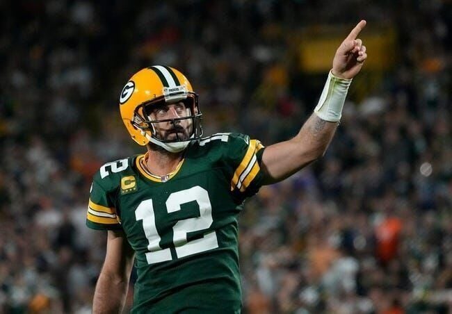 Aaron Rodgers rejoins Jets teammates for Sunday night game vs